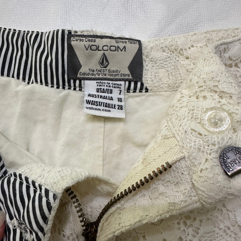 Volcom Micro Floral Lace Shorts Womens Sz 7 Coquette Boho Romantic Summer Beach - Picture 3 of 12